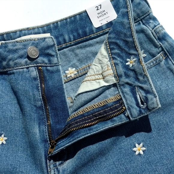 PacSun Raining Daisy Denim Jean Mom Shorts Size 22 - Picture 3 of 16
